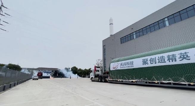 天兵科技天龙三号运载火箭一子级九机并联动力系统热试车成功:推力达 820 吨 汽车服务