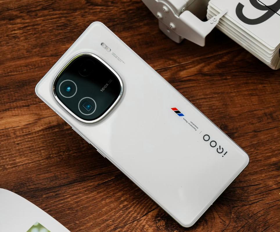 iQOO12Pro一个月使用体验当“电竞神机”披上全能外衣