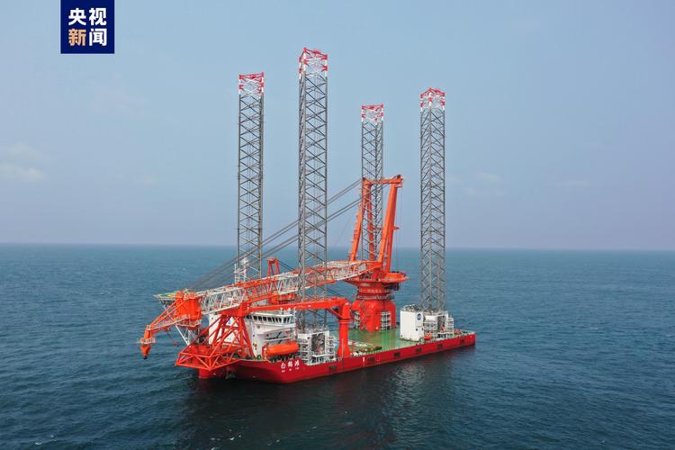 新能源早参丨新一代自升式海上风电安装船建成时代新材叶片装载全球最高混塔风电机组