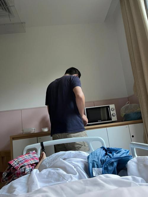 上海六院部分患者解除隔离出院由电调出租车转运居家健康管理