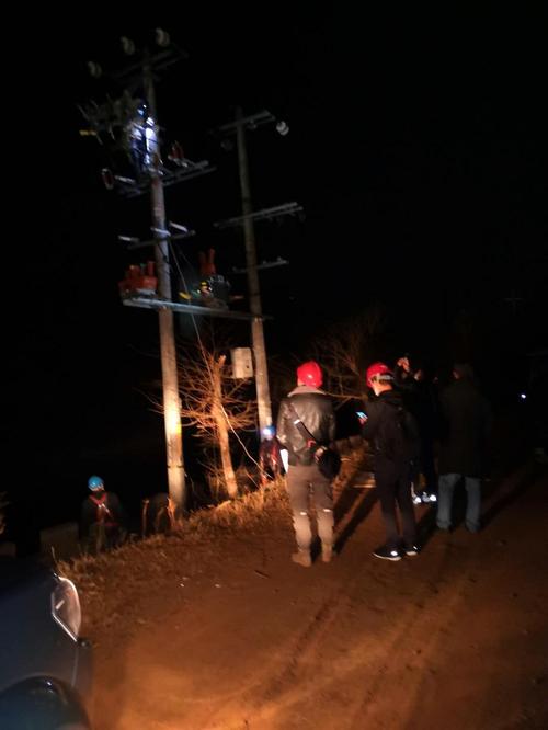 福泉部分线路出现故障供电部门日夜抢修快速复电