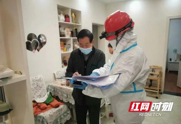 抢修国网怀化供电为老年用户排查故障保供电