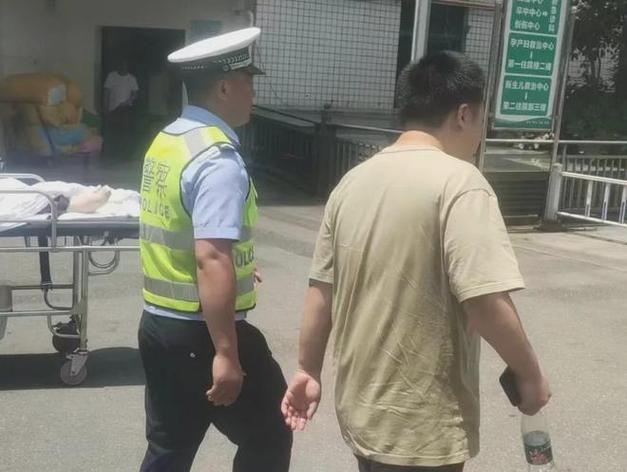 危急时刻，交警成为生命的“导航仪”