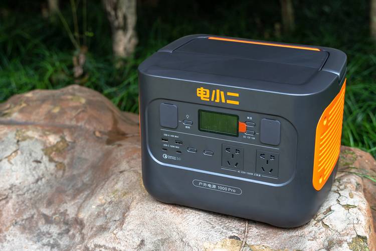 1度电行业标品，电小二户外电源1000Pro双快充设计，最快1.8H充满