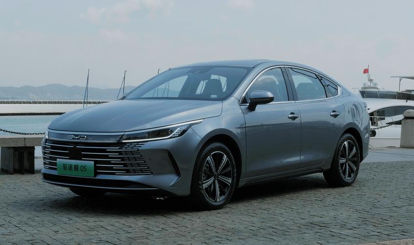 油电混合型汽车属于什么类型，属于新能源汽车吗。