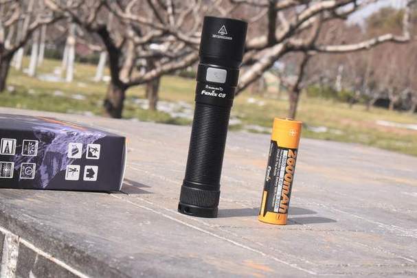 震惊EDC通勤必备神器FenixC5手电体验