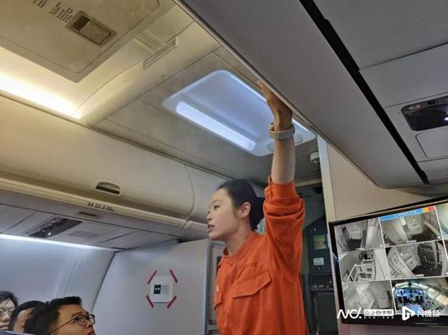 飞机失火、颠簸、遭遇迫降怎么办。空乘人员展示这些隐性技能