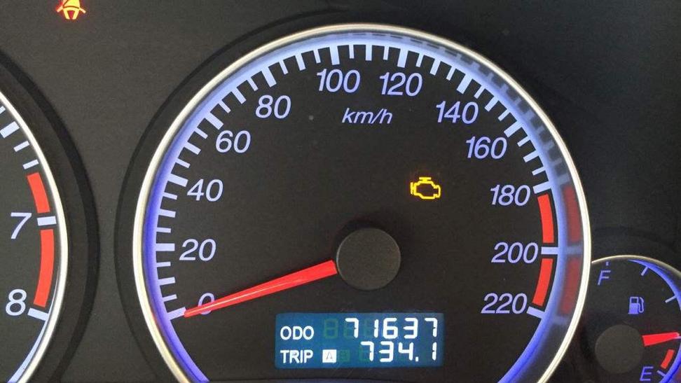 新车1000多公里，发动机黄色故障灯亮起，找不到配件的故障