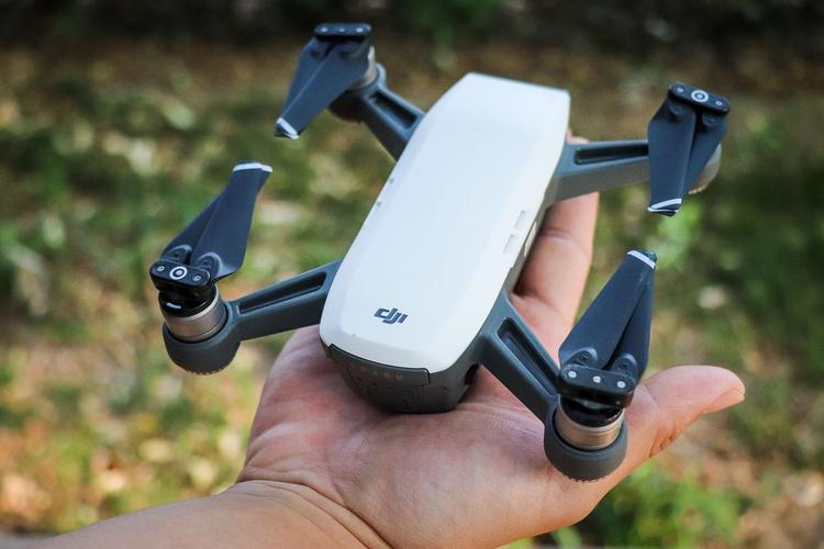 DJI晓Spark｜大疆第一款掌上无人机