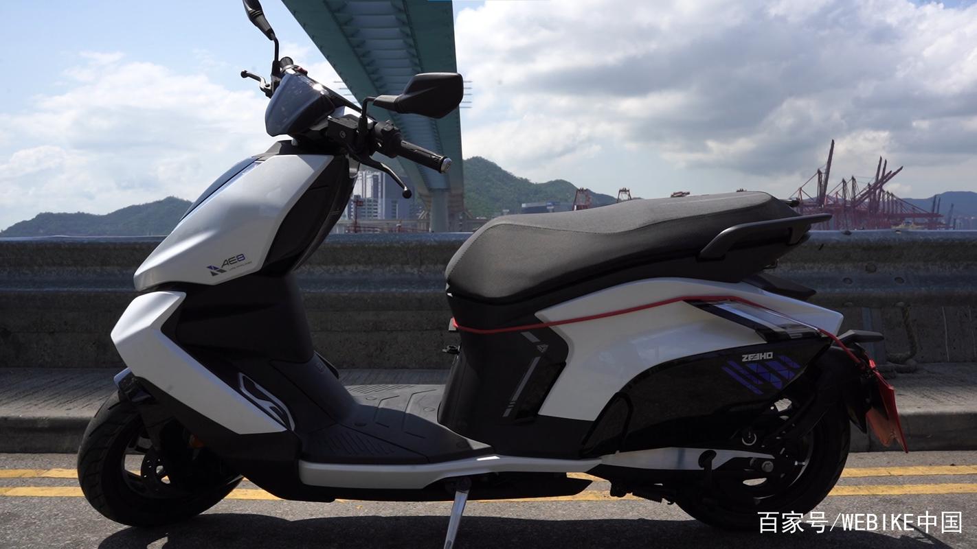 春风AE8高速电摩评测极速100，双电设计续航190km，17999起售