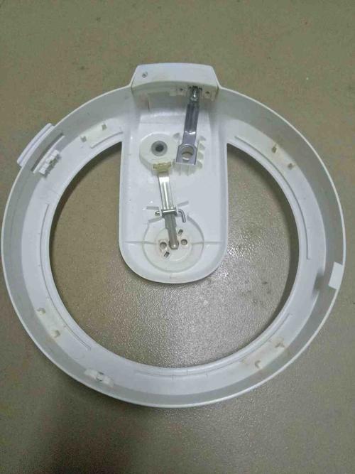 美的电器申请压力锅的锅盖总成以及压力锅专利，结构更简单、装拆更方便，有利于降低生产难度和生产成本，提高生产效率