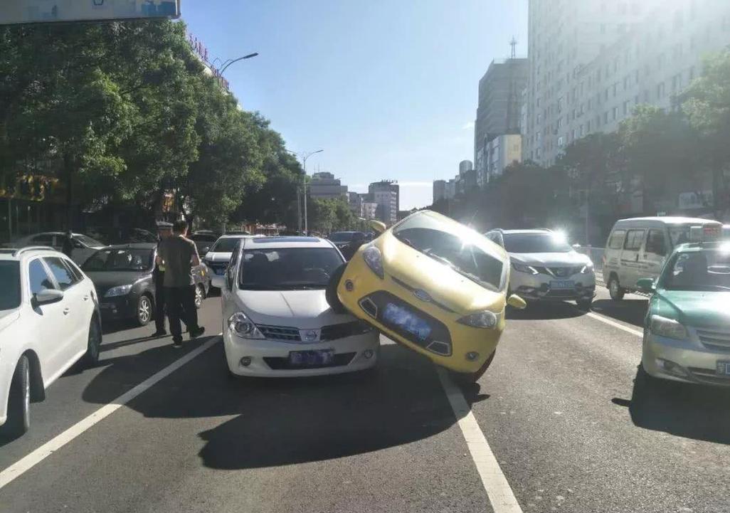 故意碰撞加塞车辆,事故责任该怎么判定。 家电资讯