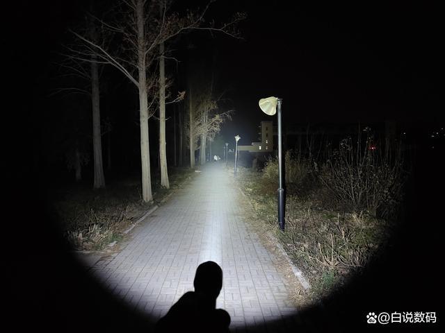 是手电更是火炬,照亮黑夜温暖人心骇客HK95 家电资讯