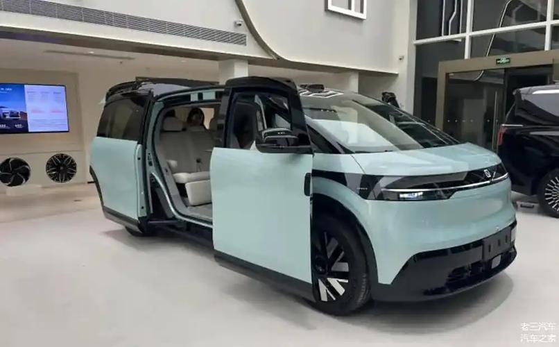 极氪官宣新MPV，双排5座+无B柱+对开电滑门，外观你能接受么