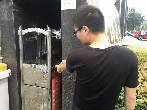 不起眼的电动伸缩门，竟造成高处坠亡事故。生命，真的只有一次