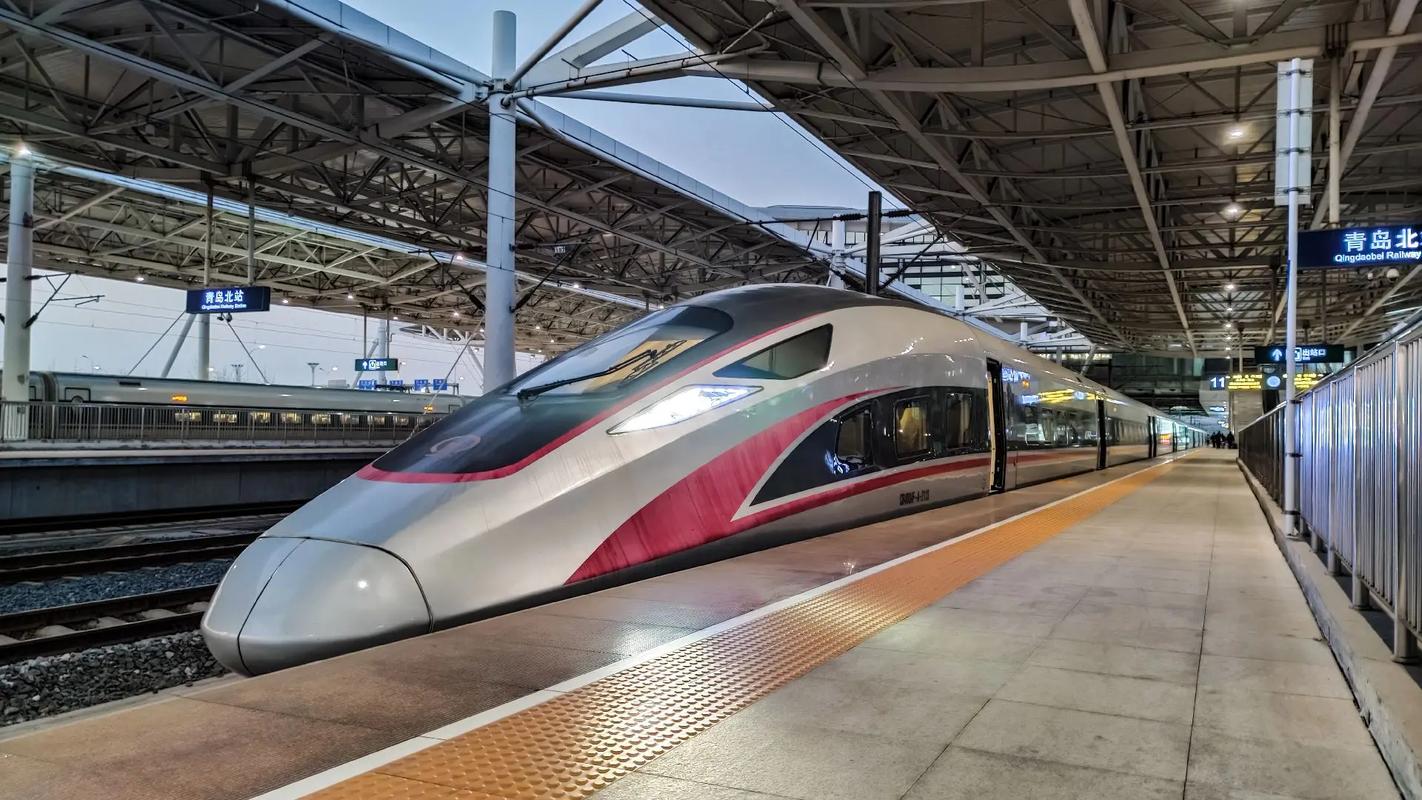 惊艳亮相欢迎乘坐成昆复兴号动车组 家电资讯