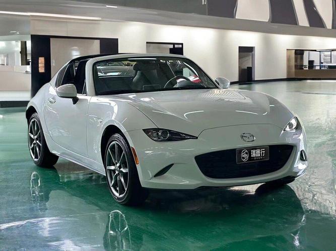 马自达全新MX-5海外实拍搭2.0L引擎配硬顶敞篷