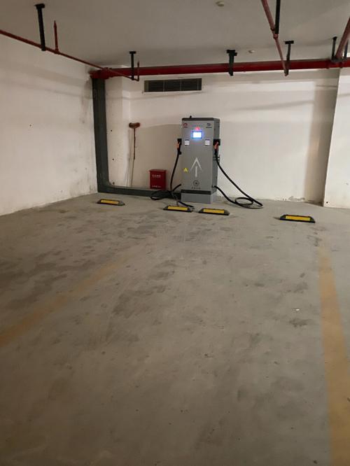 小区车库仅26个充电桩能用，充电问题怎么解决