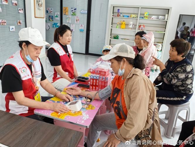 温宿镇九阳社区开展理发、缝纫、维修等便民志愿者服务活动