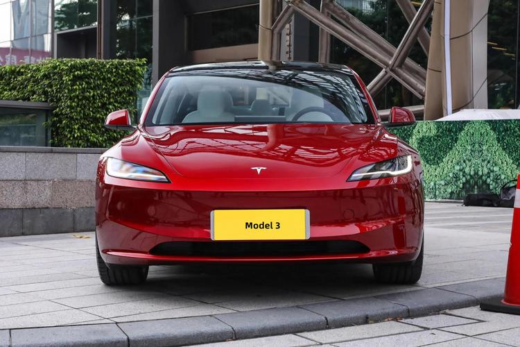 新款特斯拉Model3开卖，倒车雷达都没了，还涨价2万8