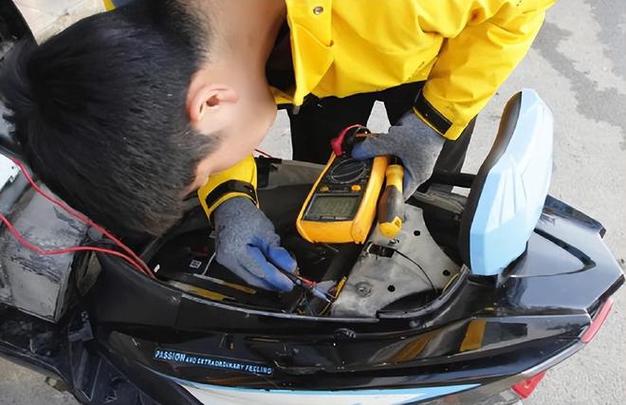 电动车充电器为什么不内置到整车当中。为何不建议随车携带充电器