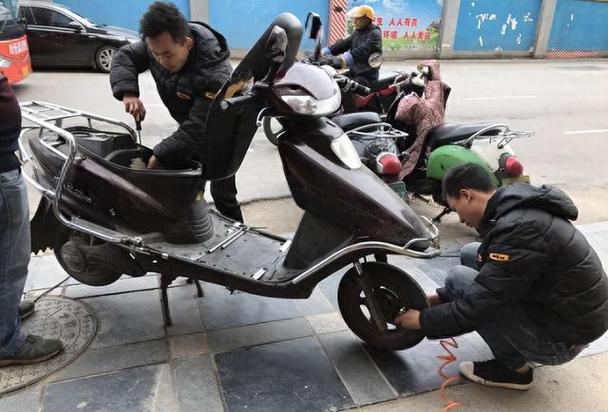 电动车电瓶饿死怎么办!饿死的电瓶还有救吗!如何预防电池饿死