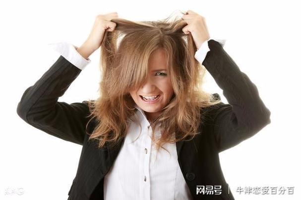 情感求助男友妈妈一天给他打十几个电话正常吗。