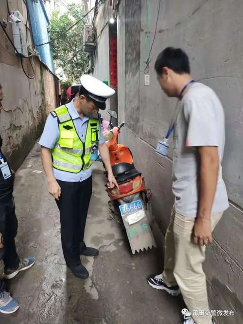交警荔园路全线空中巡逻，严处电摩不走辅道