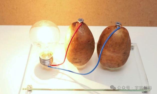 从地球接电线到月球上的灯泡，按下开关1.27秒后灯真能亮。