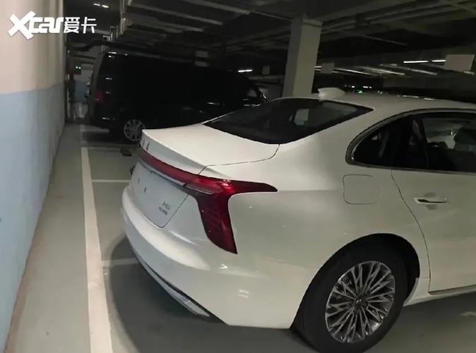 小号H9搭纵置大屏全新红旗H5谍照曝光