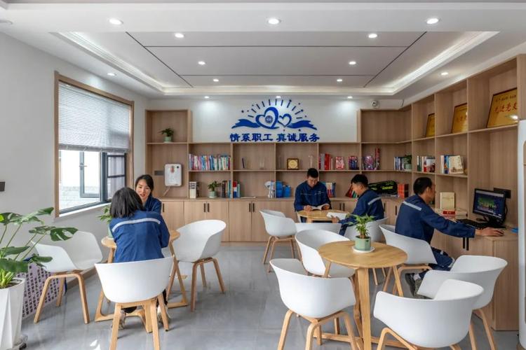 兰职室内装修设计：匠心独运，打造温馨舒适的学习生活环境