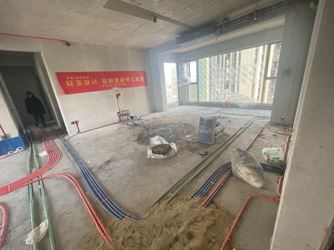 匠心独运，打造温馨家园_房内装修施工现场探秘