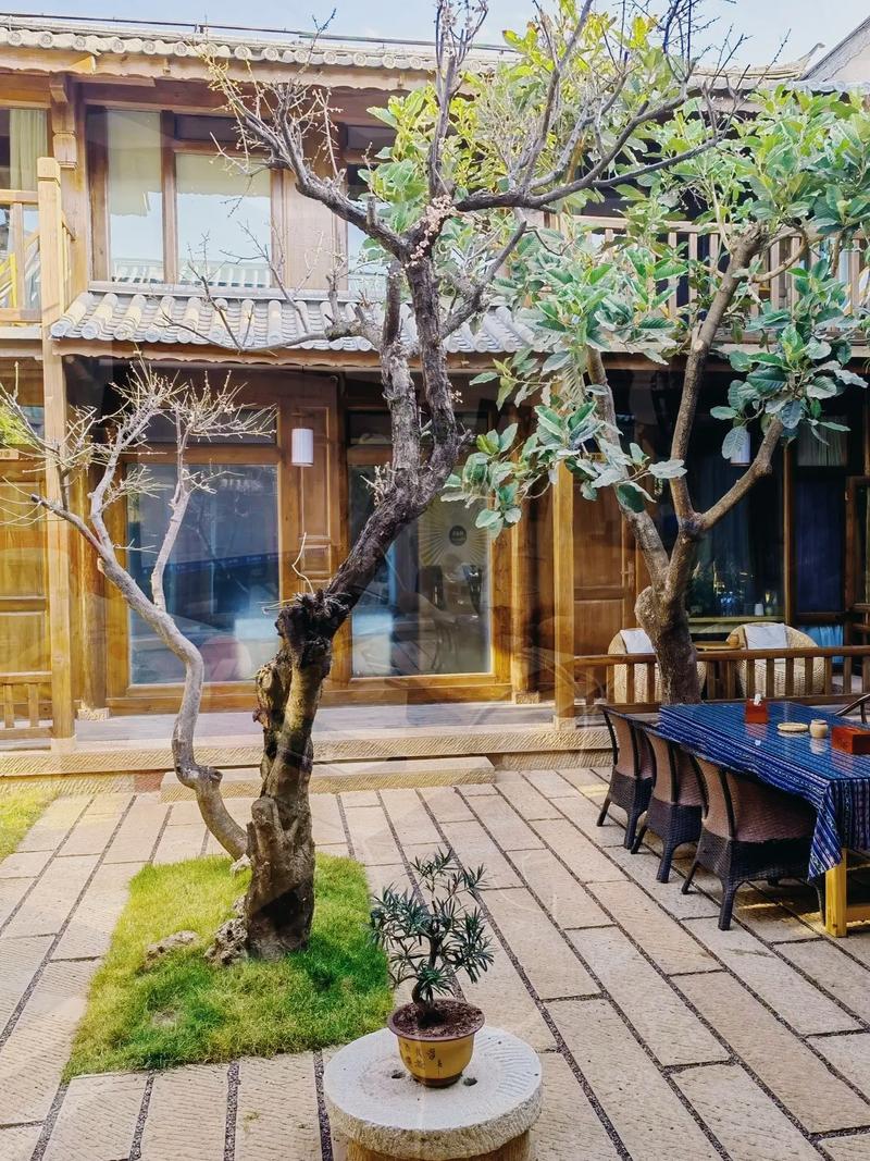 原木民宿：回归自然的诗意栖居