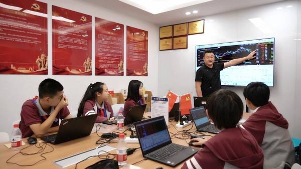  华东师范大学第四附属中学走进金信期货开启职场体验培训活动「金山华东师范大学附属中学」 生活资讯