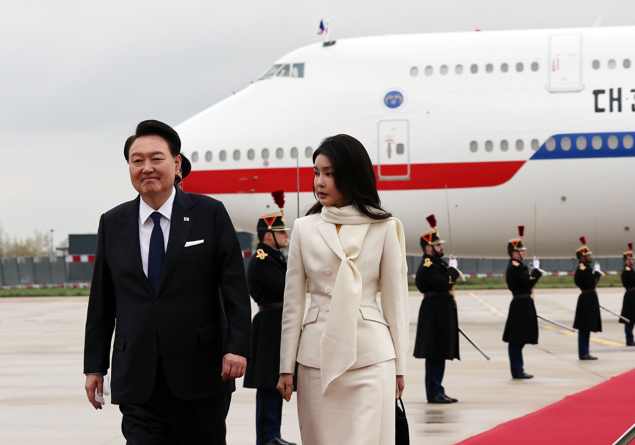 耗时约12小时！韩国第一夫人被传唤调查，涉嫌操纵股价和收受名牌包，尹锡悦曾称：这是“政治阴谋” 汽车服务